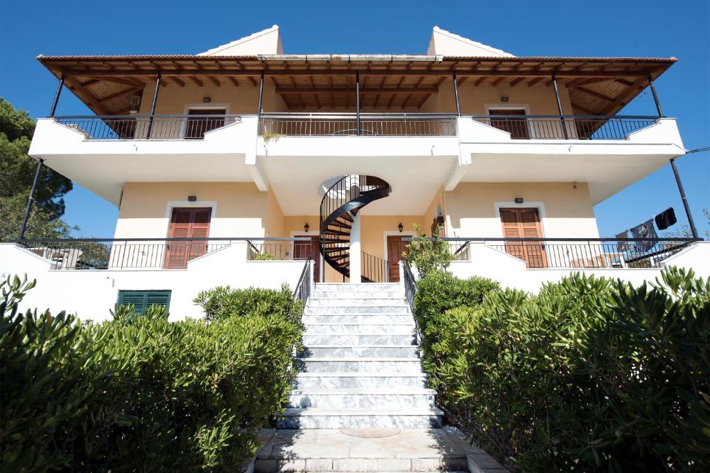 Cochelli Apartments